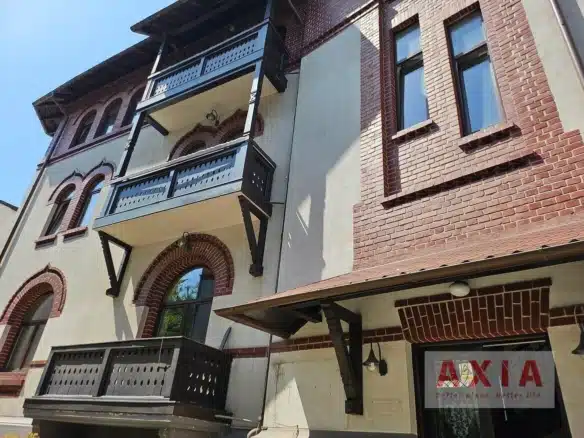 Historical Villa – Victoriei Square – multiple destinations